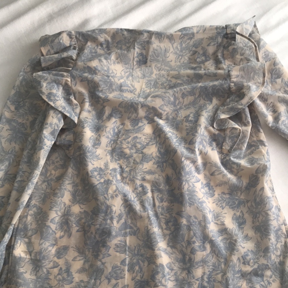 Express Top NWT!!! - Picture 3 of 5